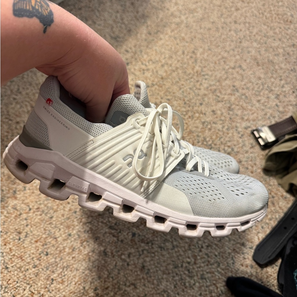 Women’s White On Cloud Tennis Shoes Sneakers Size 10.5